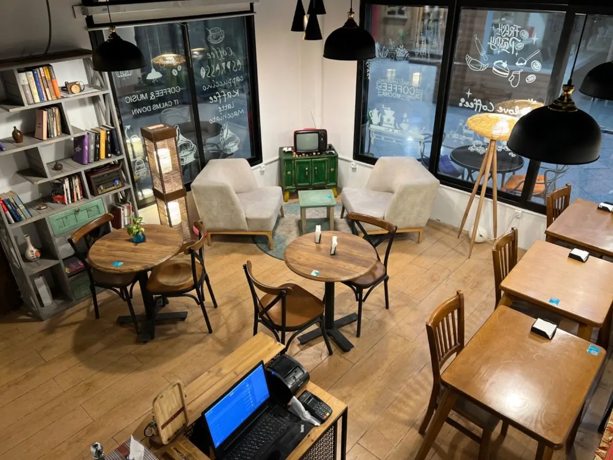 کافه لید در میرداماد | ترکیب قهوه تخصصی، قلیان میوهای و گیمزون حرفهای برای تجربهای متفاوت