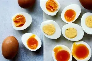 تخم‌مرغ عسلی بهتر است یا آب‌پز سفت؟