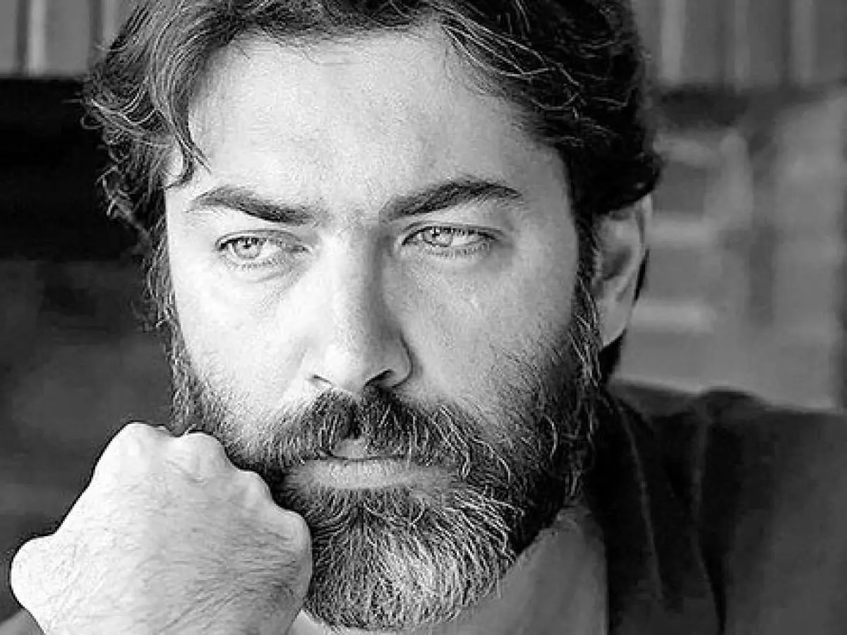 مسیر حرفه‌ای پارسا پیروزفر؛ بازیگر کم حاشیه و محبوب دل مخاطبین ایرانی 