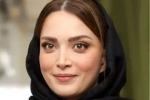 جشن فارغ‌التحصیلی بهنوش طباطبایی جنجالی شد | خانم بازیگر با بادیگارد به جشن فارغ‌التحصیلی رفت +فیلم