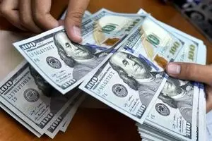خبر فوری : فردا شنبه قیمت دلار در بازار سقوط می کند