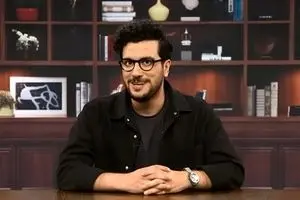 ببینید: پلیبک فرزاد فرزین در برنامه قیاسی | سرکار گذاشتن خواننده روی آنتن!