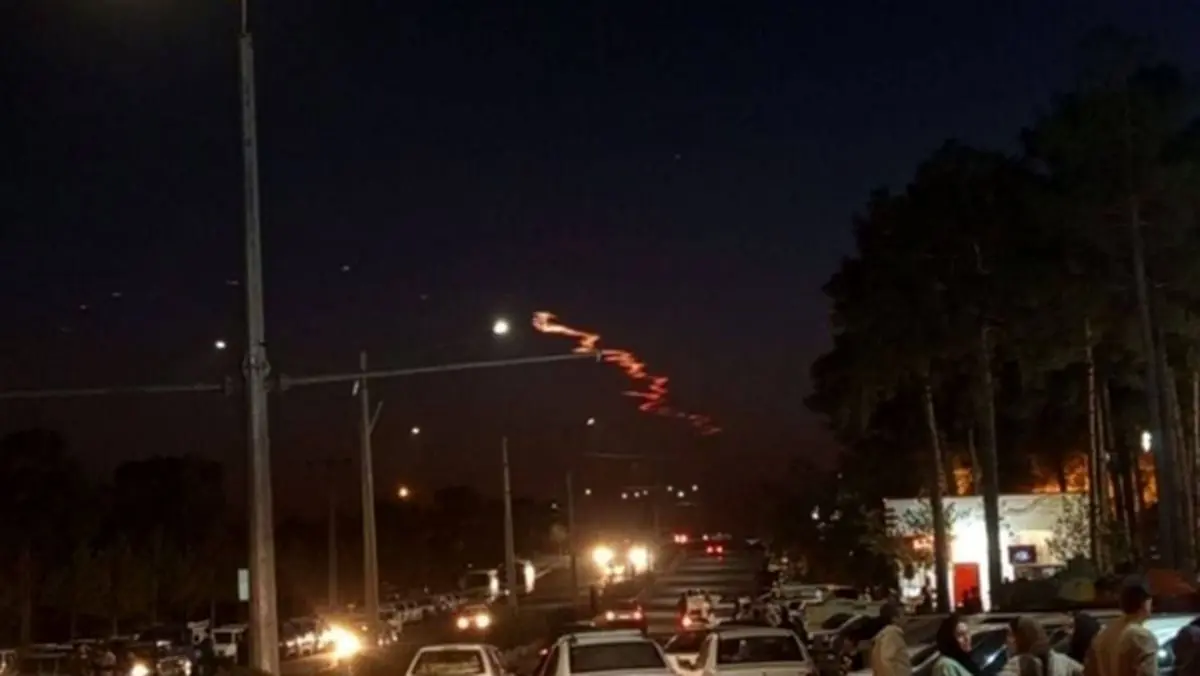 ماجرای دیده شدن شی نورانی در آسمان | آزمایش موشکی جدید ایران؟ +فیلم