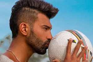 هیکل فوق ورزشی رامین رضاییان در باشگاه خارجی!+ فیلم