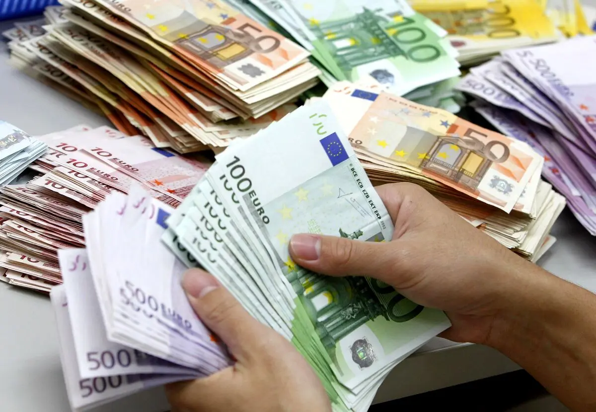 قیمت دلار آزاد اول صبح شنبه ۵ مهر ۱۴۰۴ | واکنش قیمت دلار به فعال سازی اسنپ بک