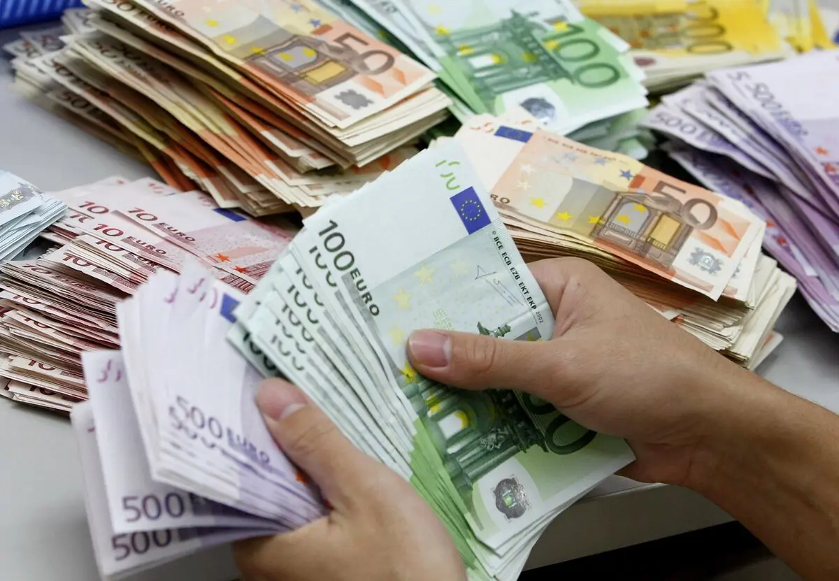 قیمت دلار آزاد اول صبح شنبه ۵ مهر ۱۴۰۴ | واکنش قیمت دلار به فعال سازی اسنپ بک