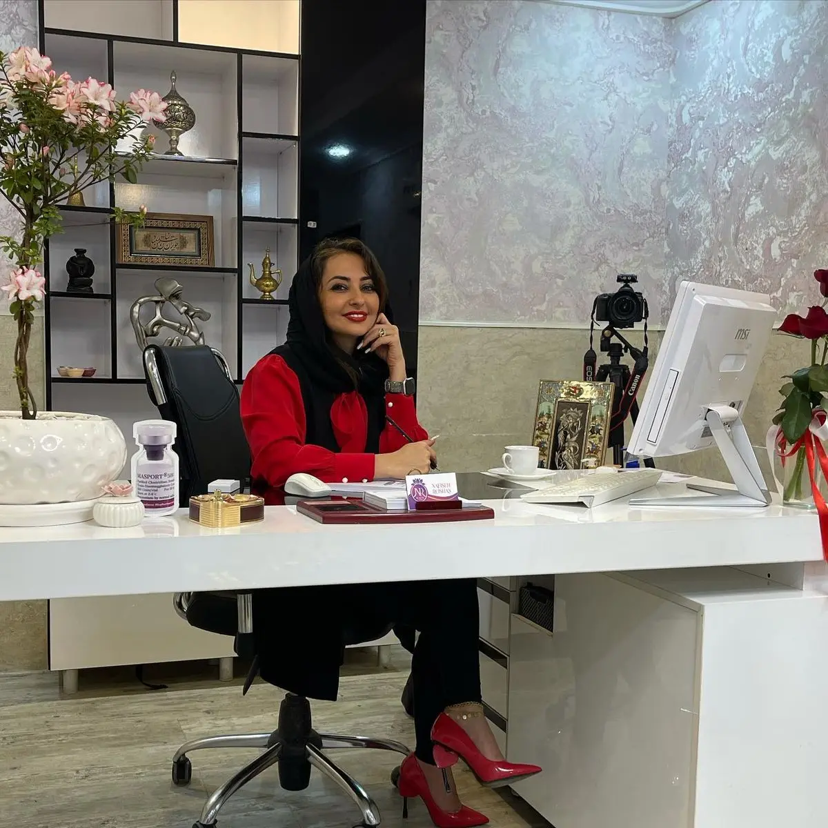 نفیسه روشن در موتور چهارچرخ و لاکچری خود| موتور سوای نفیسه روشن