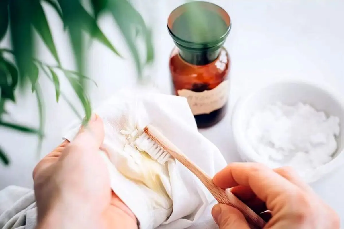 چطور لکه های زرد عرق از روی لباس را پاک کنیم؟