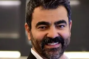 عکس خانوادگی بهزاد خلج وایرال شد | شباهت اجل به مادرش در شبکههای اجتماعی جلب توجه کرد +عکس