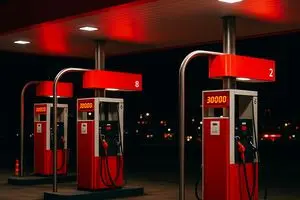 آماده باش برای افزایش قیمت بنزین | بنزین چند تومان می شود؟