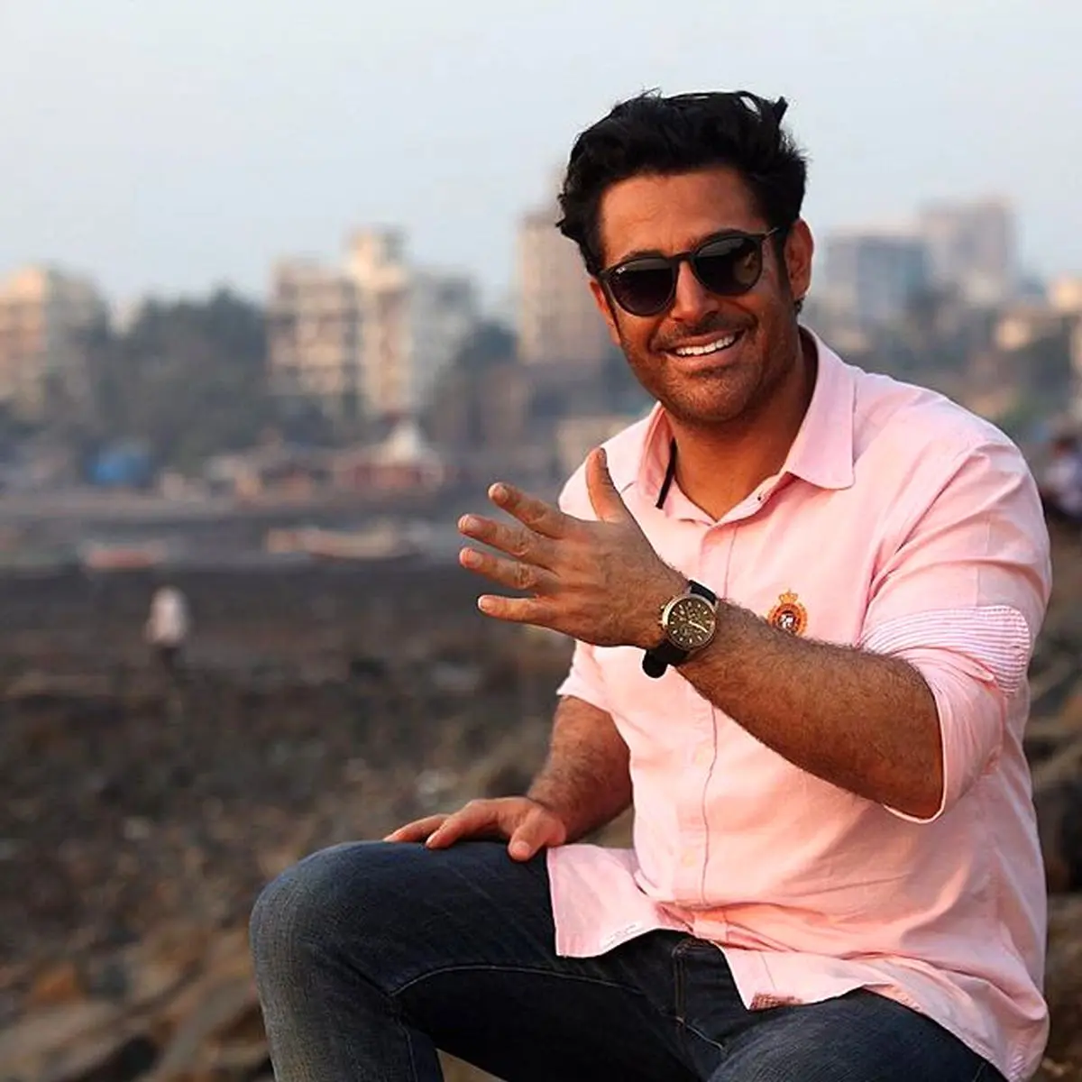 ماشین میلیاردی محمدرضا گلزار در خیابان های تهران غوغا کرد | قیمت این ماشین باورکردنی نیست