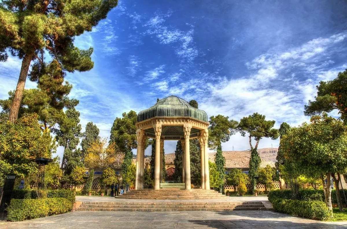 فال حافظ امروز یکشنبه ۱۳ مهر ۱۴۰۴ | پیامی از دل دیوان حافظ برای متولدین تمام ماه‌ها