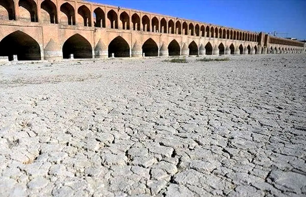 توقف و تردد هرگونه وسیله نقلیه در حاشیه زاینده رود ممنوع
