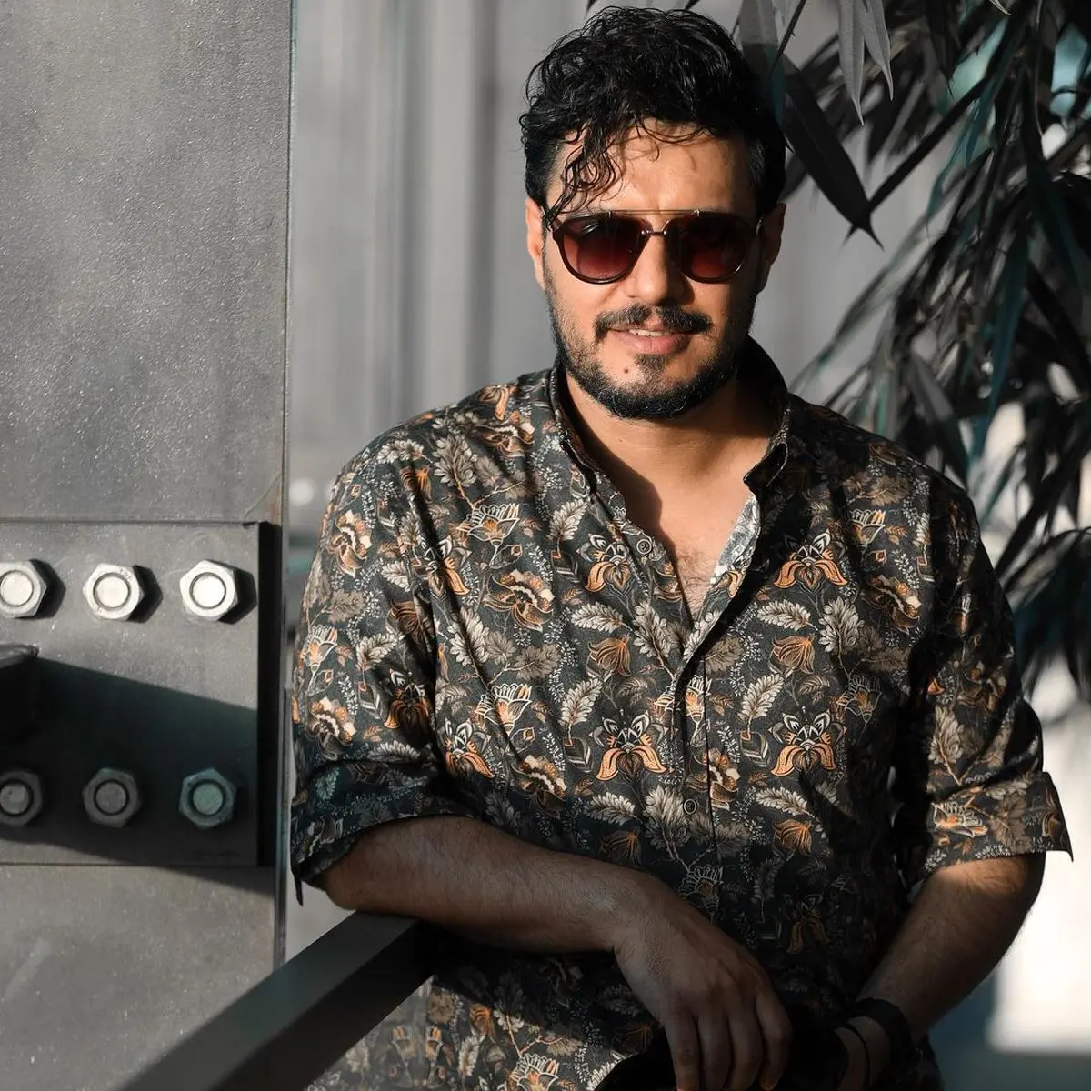 عکس لو رفته از جواد عزتی پشت میله های زندان | جرم متاثر کننده آقای بازیگر لو رفت