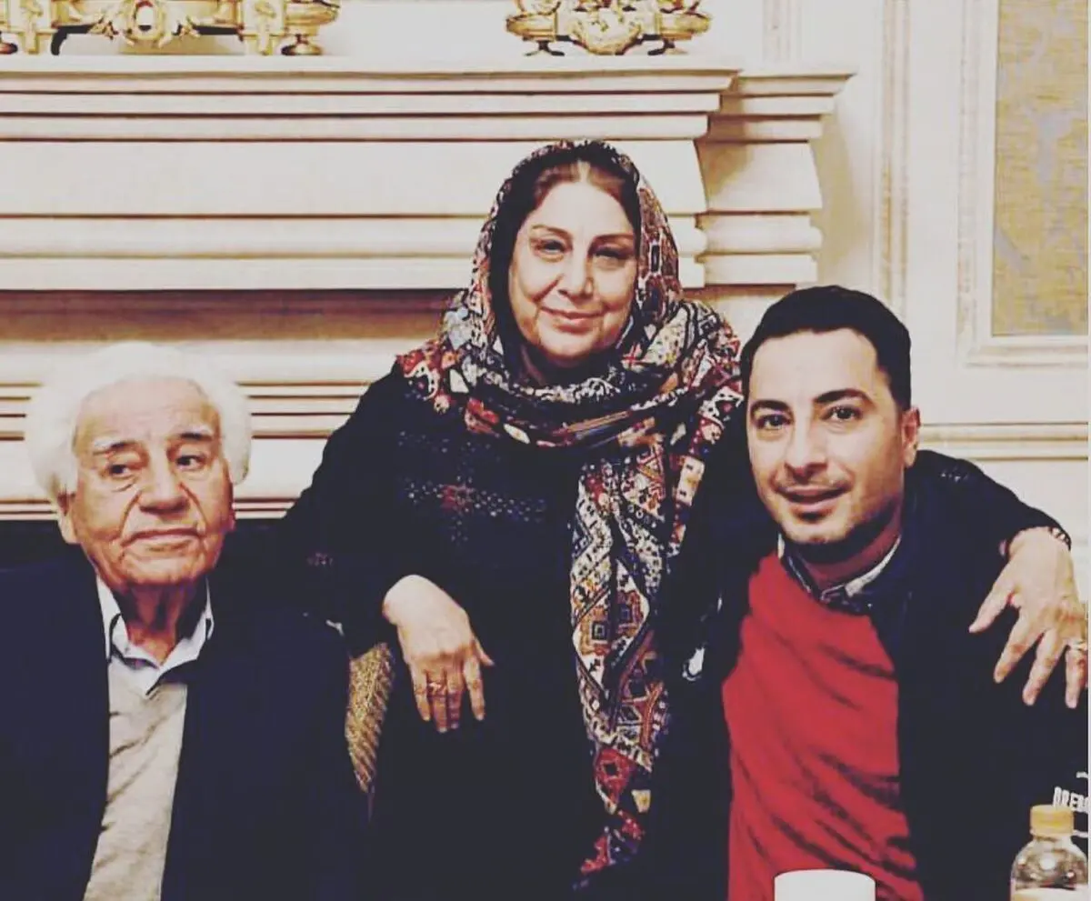  عکس دیده نشده نوید محمد زاده و خانواده اش