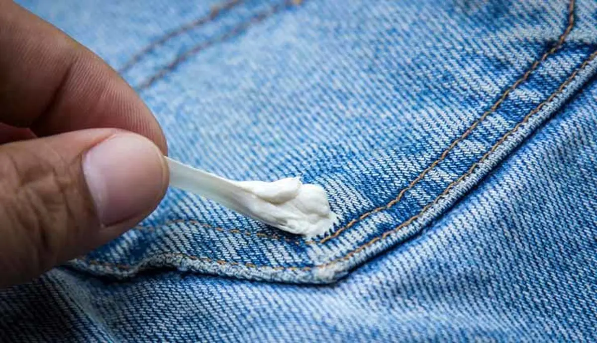 ترفند جادویی پاک کردن آدامس از روی لباس و فرش | راهکار 3 سوته جدا کردن ادامس چسبیده