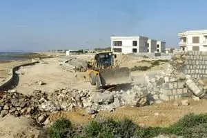 فوری؛ دیوار ویلاهای نهاد ریاست جمهوری در قشم تخریب شد | پشت پرده ساخت ویلای لاکچری رئیس جمهور سابق ایران