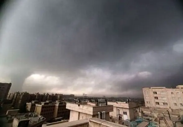 چرا امروز آسمان تهران تاریک است؟ | توصیه های ایمنی درباره باران‌های اسیدی و سمی