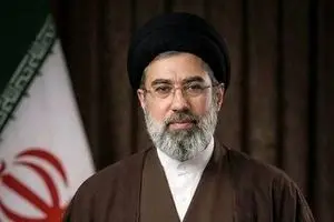 تصویری از رهبر جدید انقلاب در آغوش سردار سلیمانی