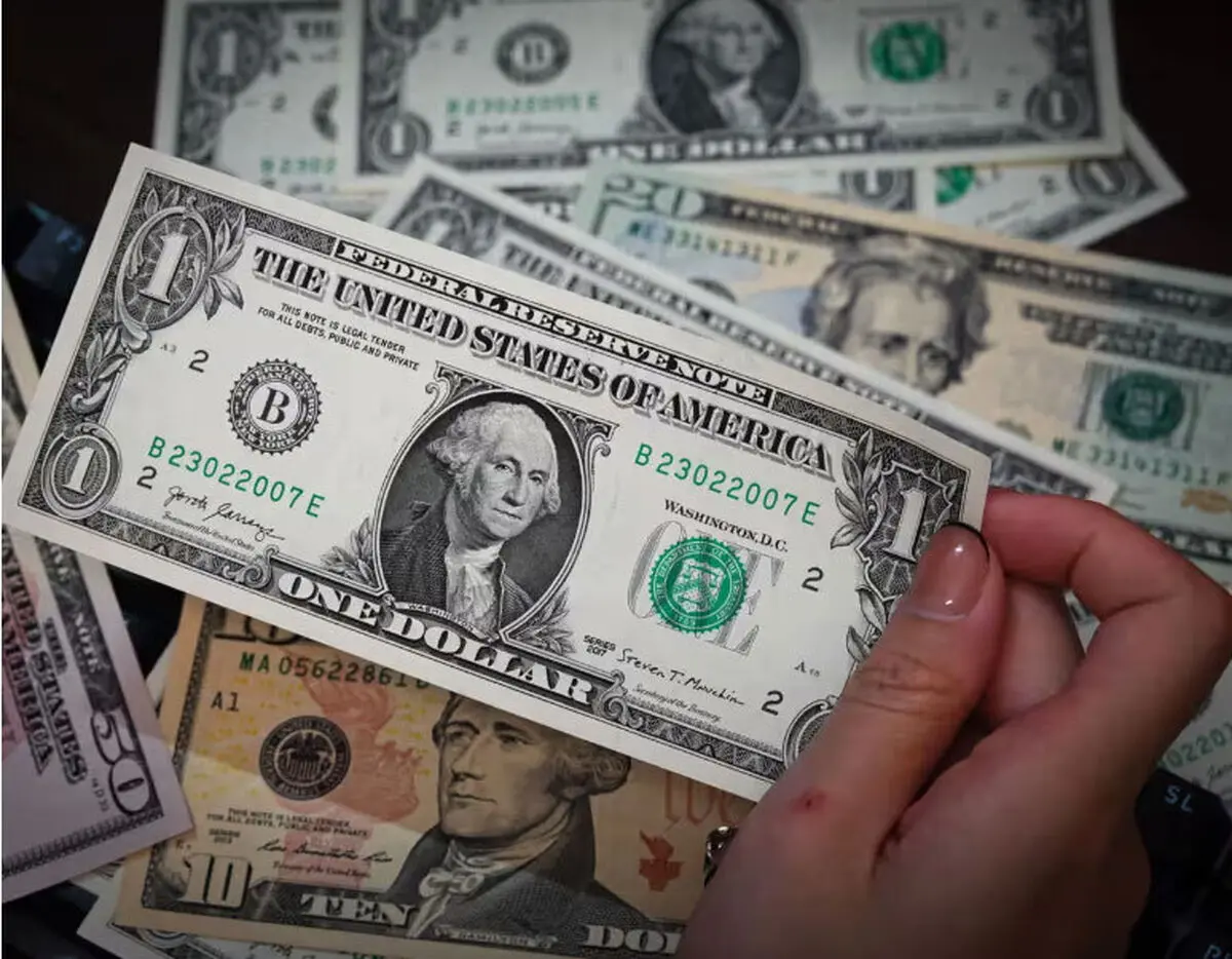 قیمت دلار آزاد و یورو اول صبح دوشنبه ۲۱ مهر ۱۴۰۴ | ریزش ادامه دار قیمت دلار 