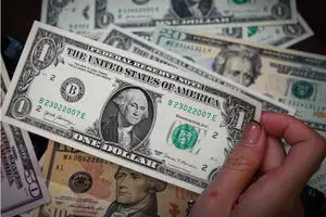 قیمت دلار آزاد و یورو اول صبح دوشنبه ۲۱ مهر ۱۴۰۴ | ریزش ادامه دار قیمت دلار 