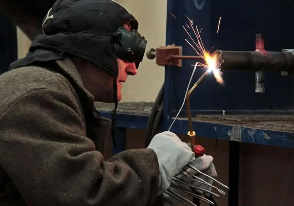 چرا جوشکارها عینک می زنند؟