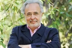 اتفاق غیرمنتظره؛ مجری معروف روی بشکه واژگون شد + فیلم