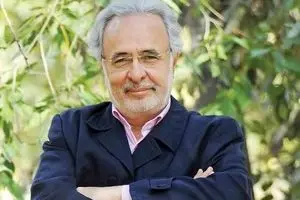 اتفاق غیرمنتظره؛ مجری معروف روی بشکه واژگون شد + فیلم