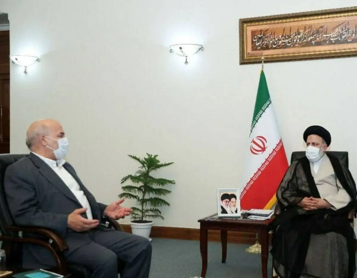  طرز نشستن عیسی کلانتری مقابل رییسی+عکس