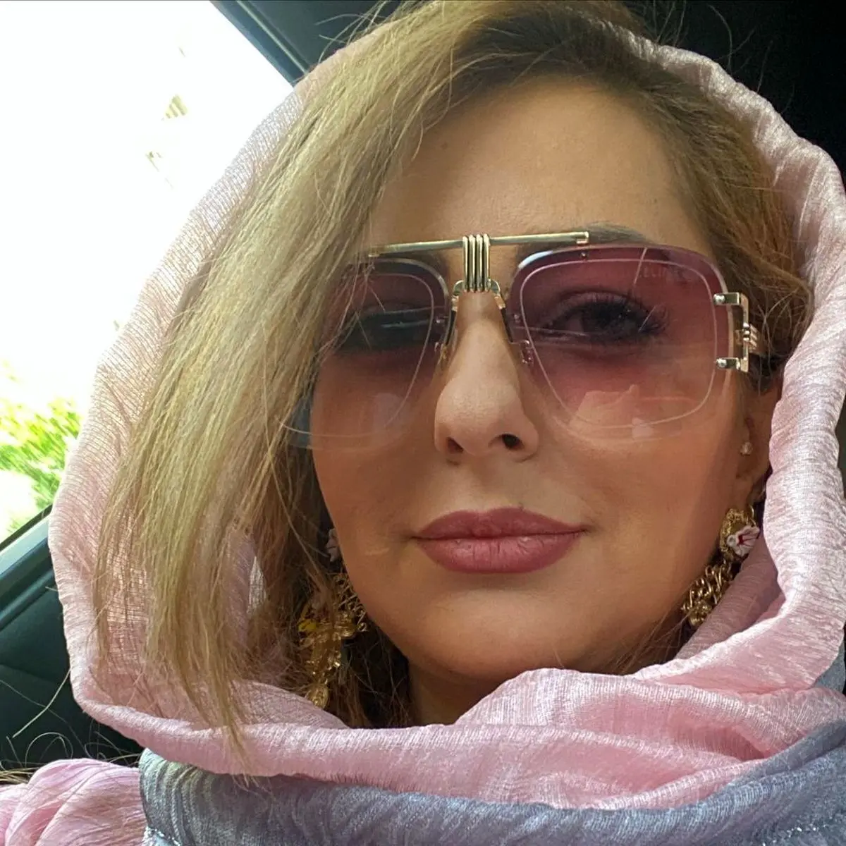 خوانندگی نفیسه روشن با خواننده معروف جنجالی شد | نفیسه روشن ممنوع الکار شد؟