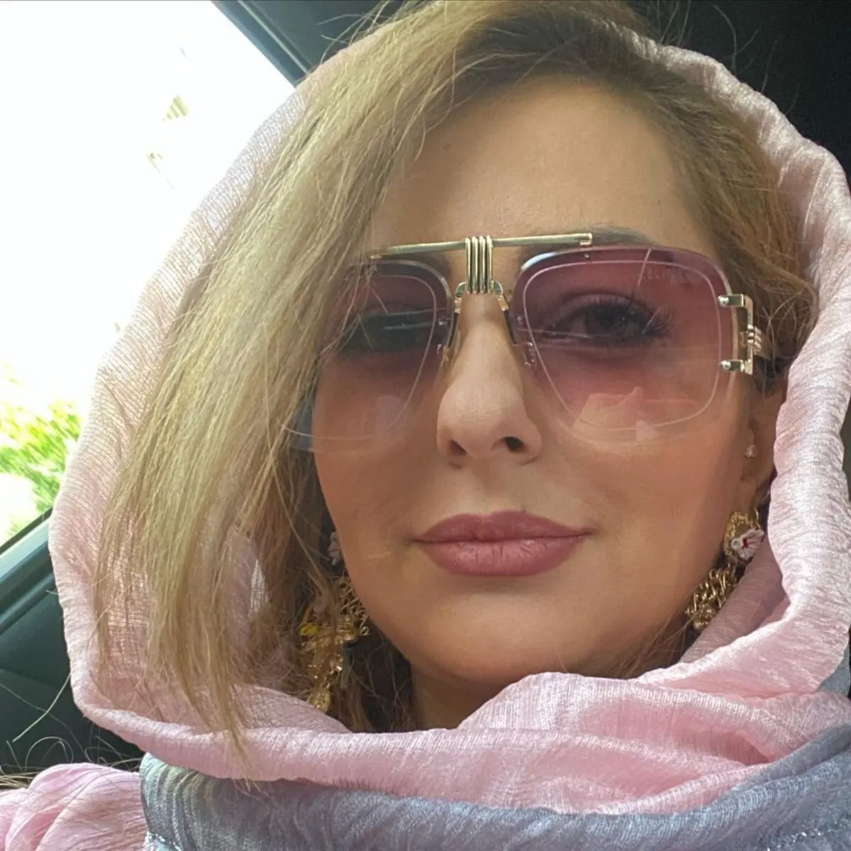 خوانندگی نفیسه روشن با خواننده معروف جنجالی شد | نفیسه روشن ممنوع الکار شد؟