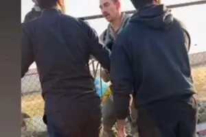 نحوه دستگیری خلبان آمریکایی توسط مردم +فیلم