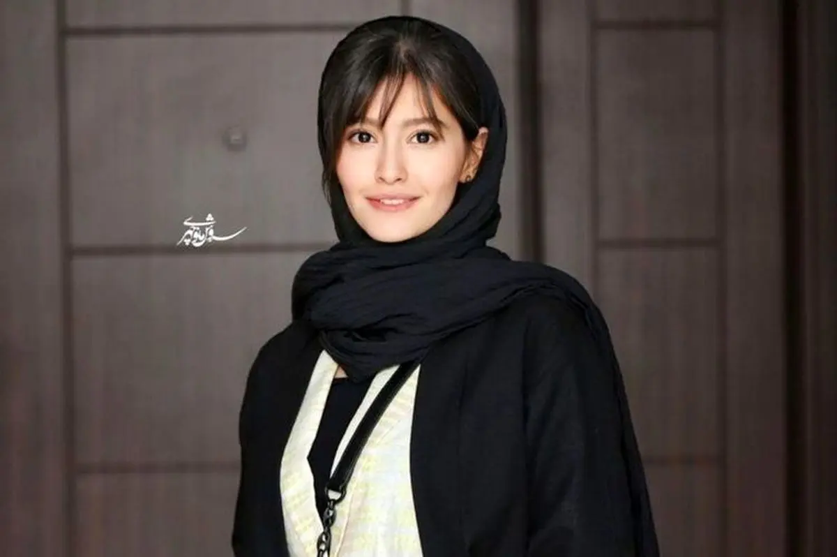 استایل مینیمال و بدون تجمل پردیس احمدیه | خانم بازیگر لباس تکراری‌اش را اینبار کاملا متفاوت ست کرد +عکس