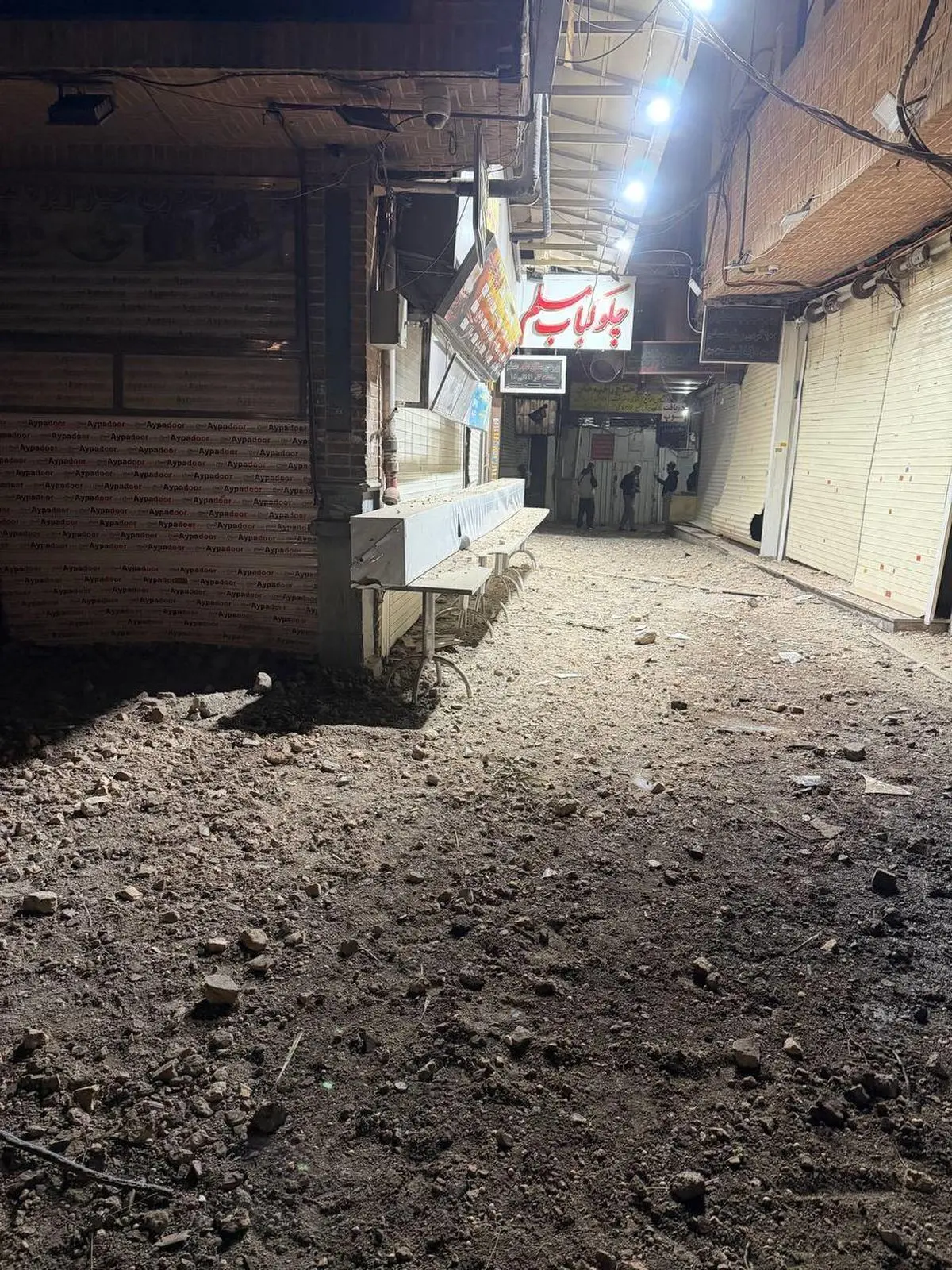 تصاویری از تخریب مغازه های بازار بعد از انفجارهای اطراف میدان ارگ