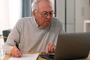 واریز نفری ۵۲۰ هزار تومان برای بازنشستگان | حکمت کارت آبان ماه شارژ شد