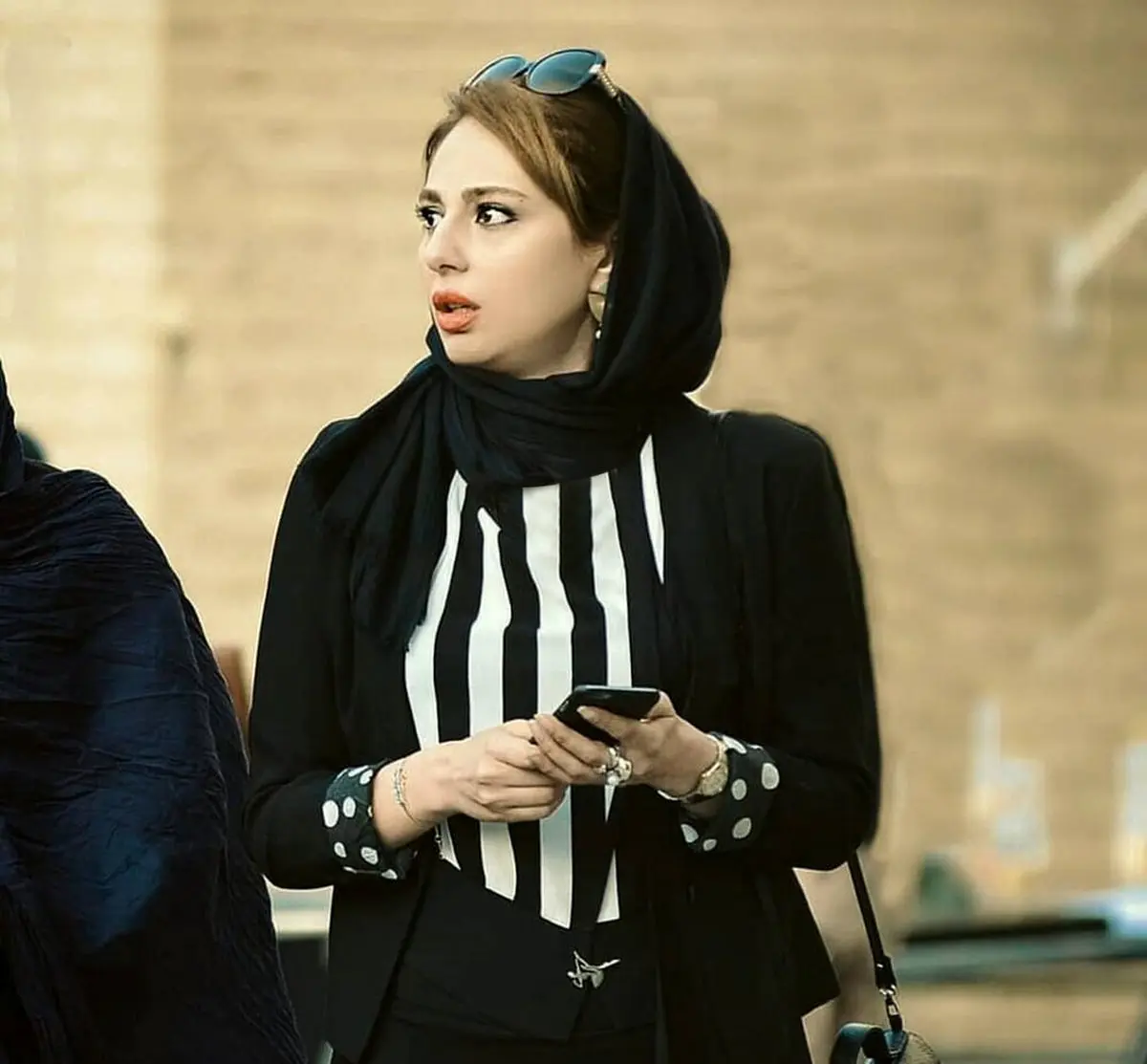 شوخی با کتک خوردن های جواد عزتی از رعنا آزادی ور در «زخم کاری»