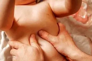 یبوست را در نوزادتان با این روش خانگی درمان کنید