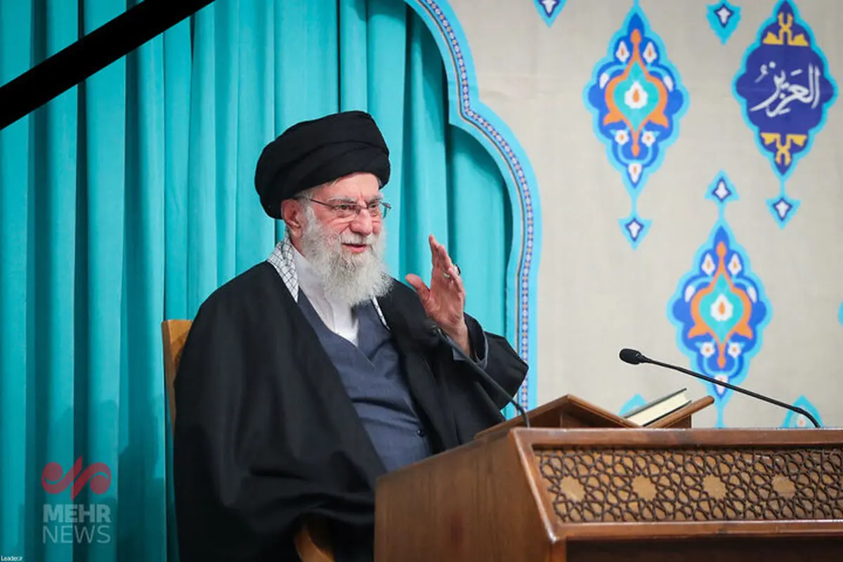 آماده‌سازی جایگاه پیکر رهبر شهید انقلاب در مصلی تهران +عکس
