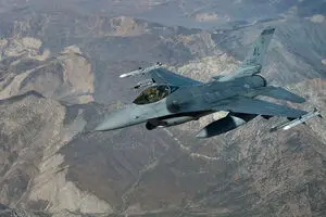 هشدار خلبان جنگنده F16 آمریکا درباره موشک های ایران