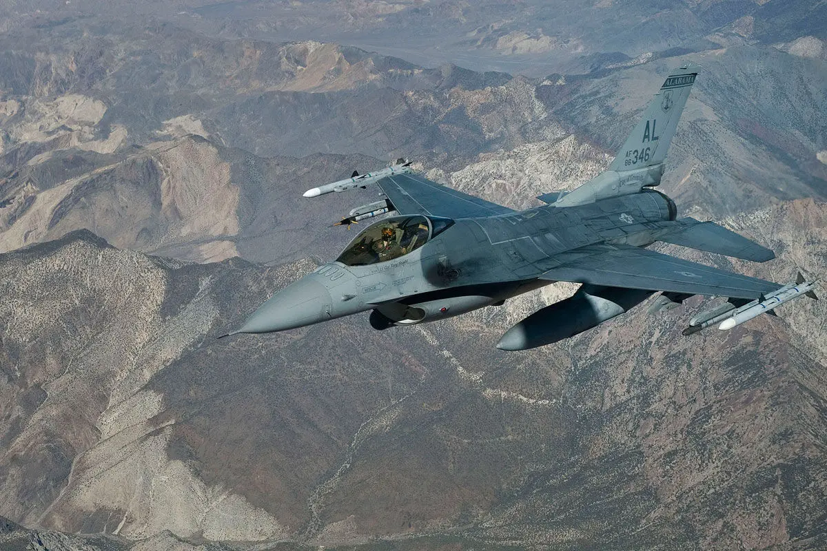 هشدار خلبان جنگنده F16 آمریکا درباره موشک های ایران