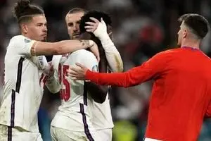 حمله به سه بازیکن انگلیس با توهین نژادپرستانه