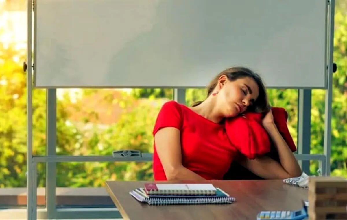 شما هم سرکار خوابتون میگیره؟ سریع ترین روش برای حل ابن مشکل