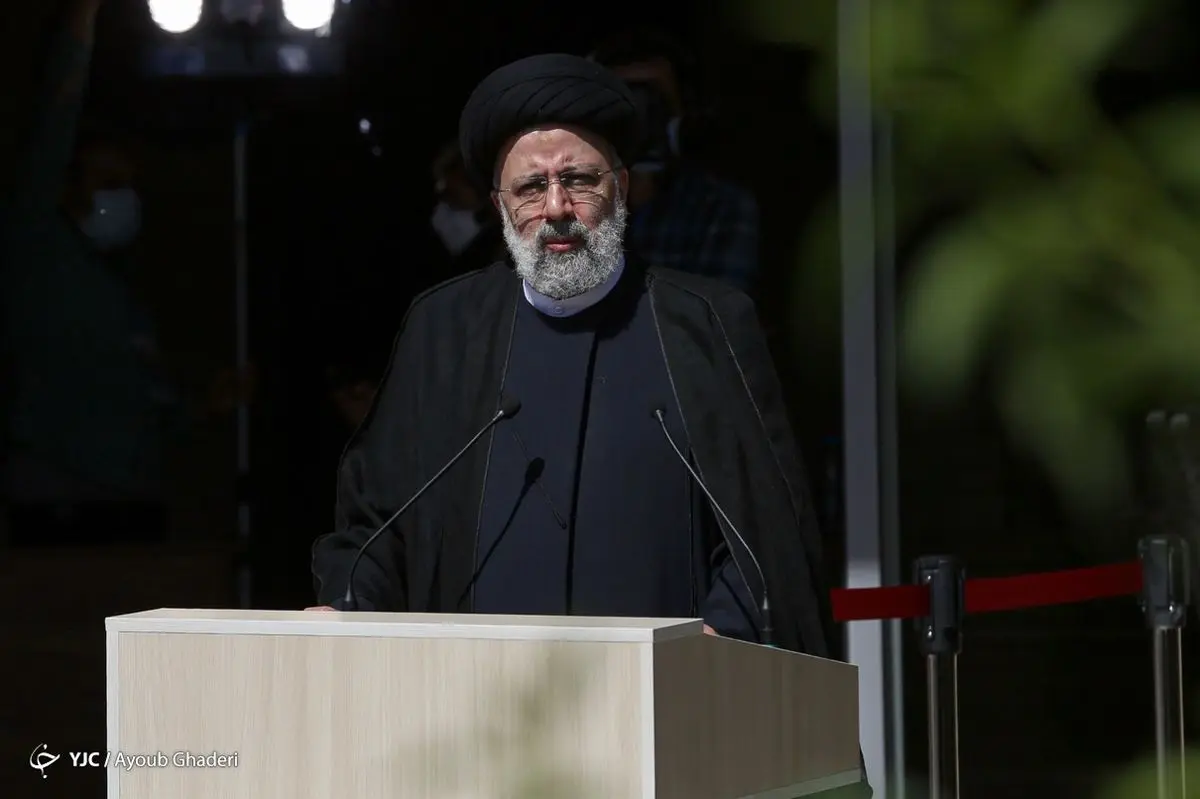 حاشیه‌هایی از حضور ۳ ساعته رئیسی در بهشت زهرا 