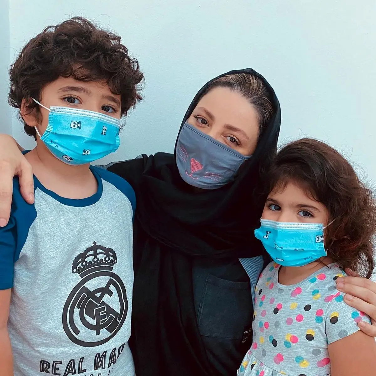 شیلا خداداد وفرزندانش با ماسک+عکس