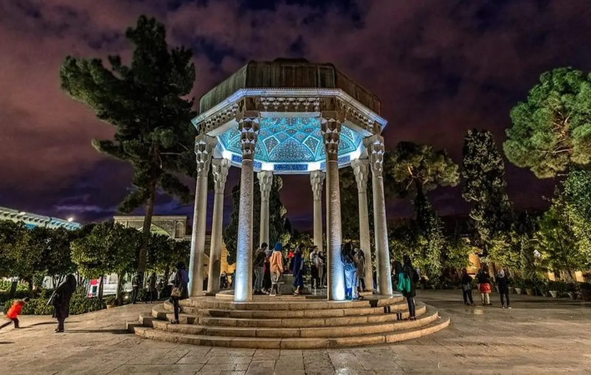 فال حافظ امروز سه‌شنبه ۱۳ آبان ۱۴۰۴ | تفسیر اشعار حافظ برای هر ماه