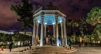 فال حافظ امروز سه‌شنبه ۱۳ آبان ۱۴۰۴ | تفسیر اشعار حافظ برای هر ماه