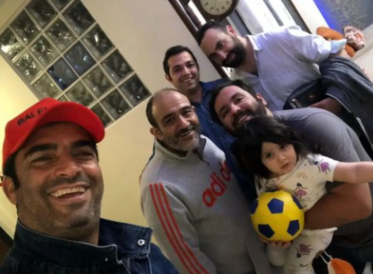 عیادت منوچهر هادی از مهران غفوریان در خانه اش 