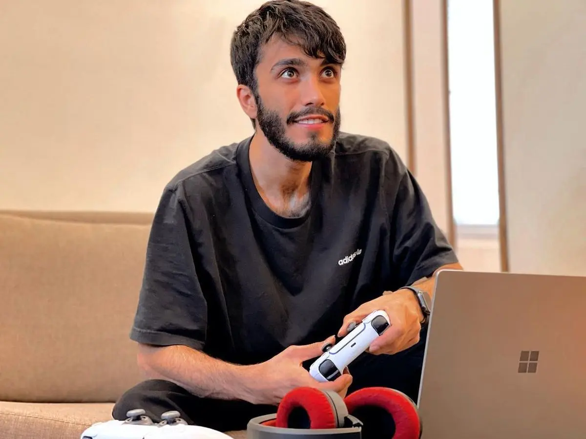 عکس مهراد جم در کنار مادرش بعد از بازگشت به ایران