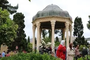 فال حافظ امروز پنج‌شنبه ۱ آبان ۱۴۰۴ | حضرت حافظ امروز برات چه پیامی دارد ؟