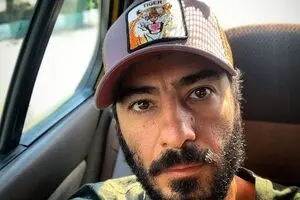 عکس جنجالی نوید محمدزاده در کنار هوادار نوجوانش